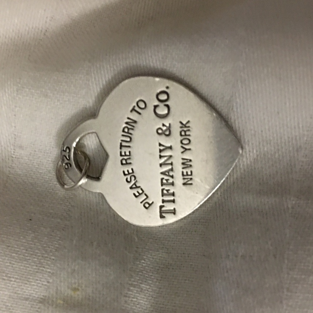 Tiffany & Co. ‘Please return...’ heart charm